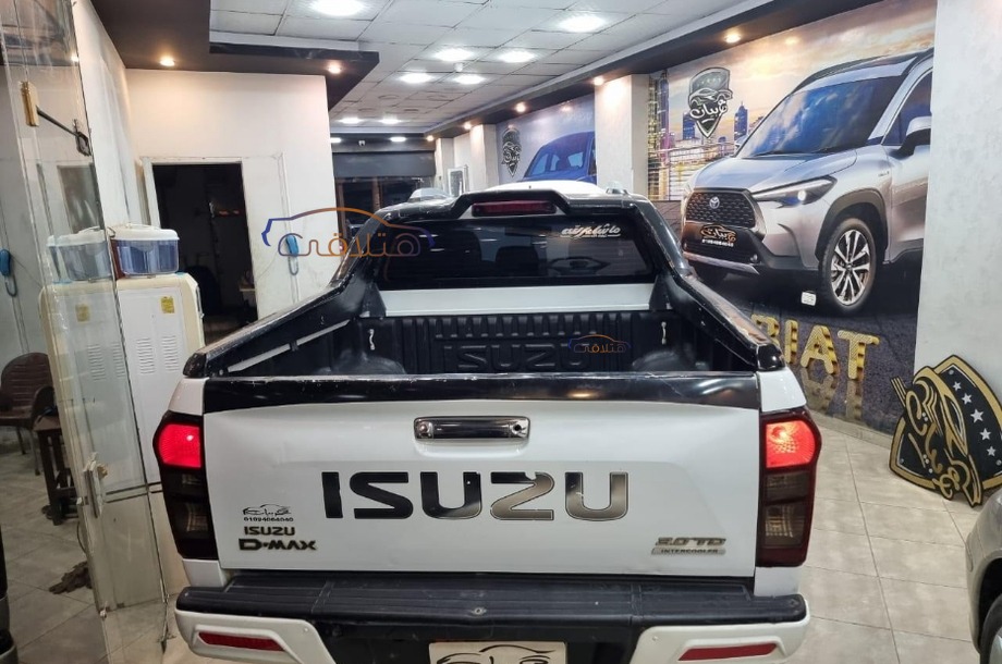 D max Isuzu أبيض