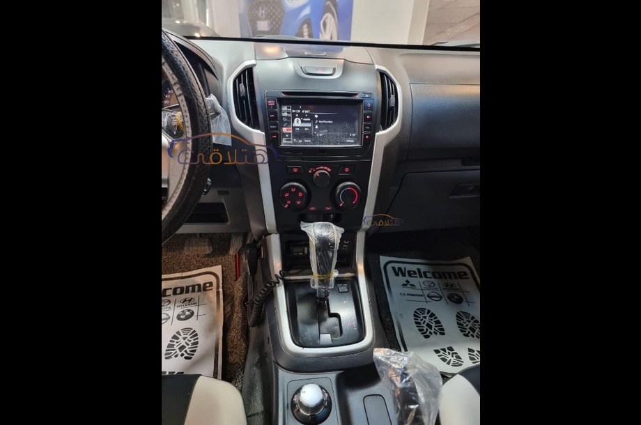 D max Isuzu أبيض