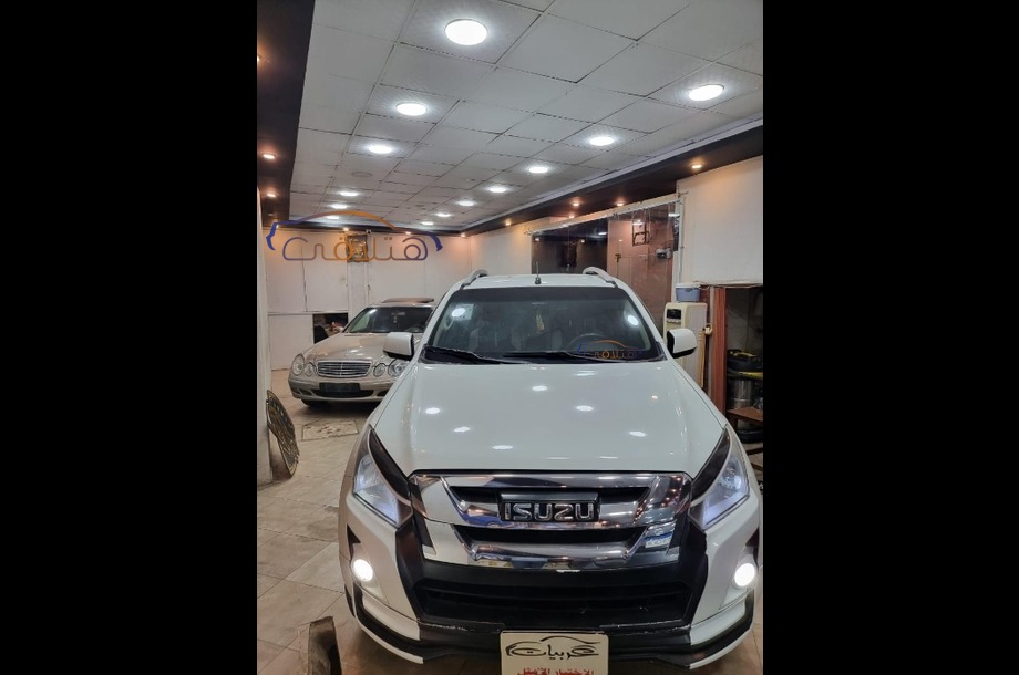 D max Isuzu أبيض