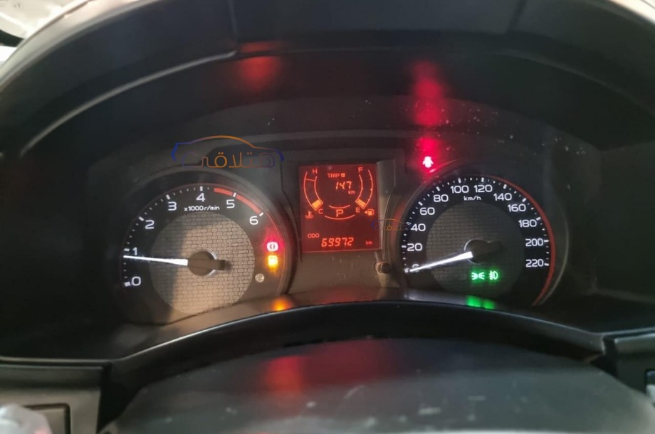 D max Isuzu أبيض