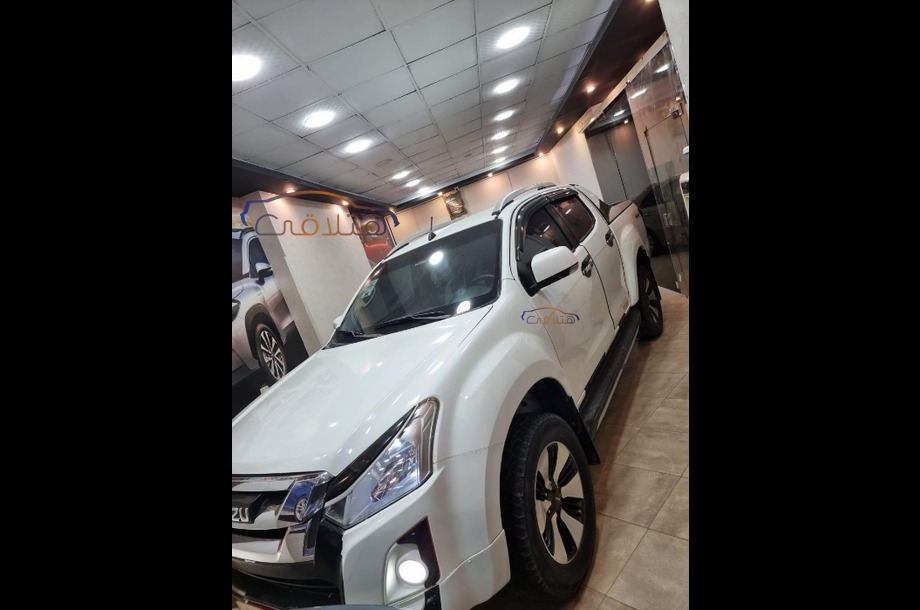 D max Isuzu أبيض