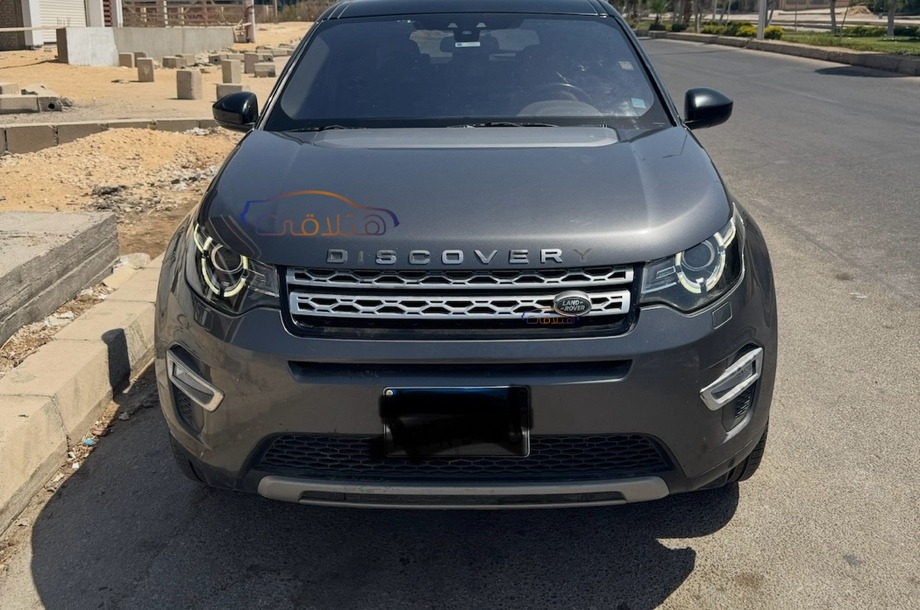 Discovery sport Land Rover فضي