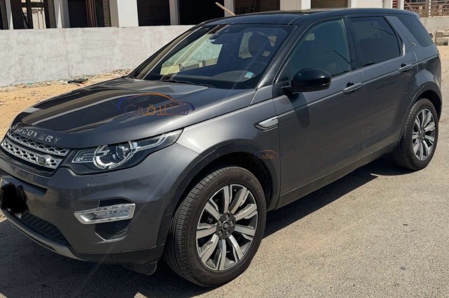 Discovery sport Land Rover فضي