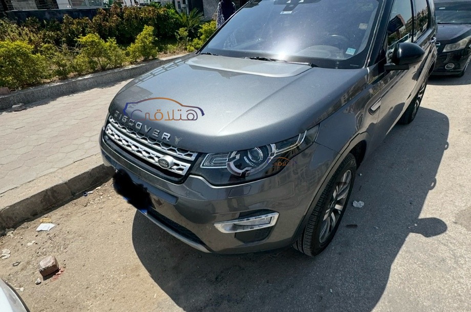 Discovery sport Land Rover فضي