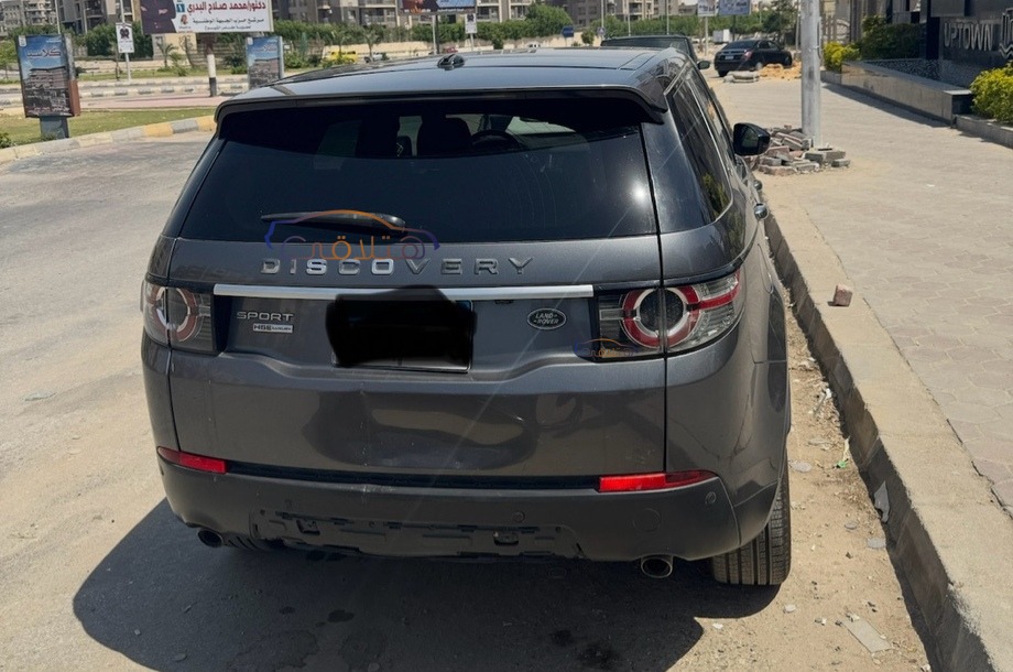 Discovery sport Land Rover فضي