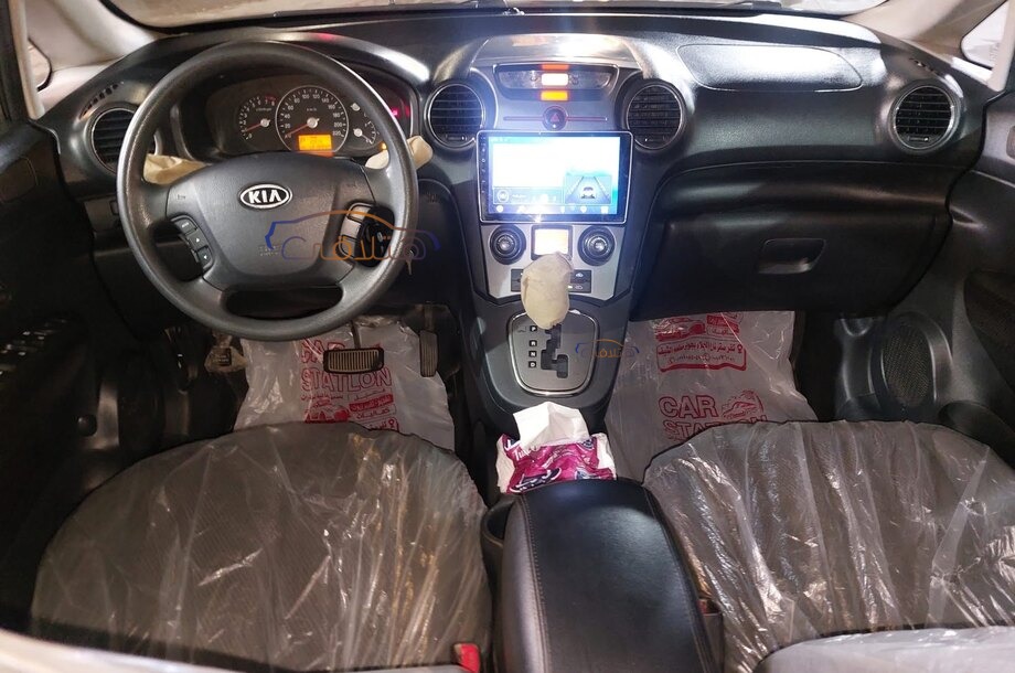 Carens Kia فضي