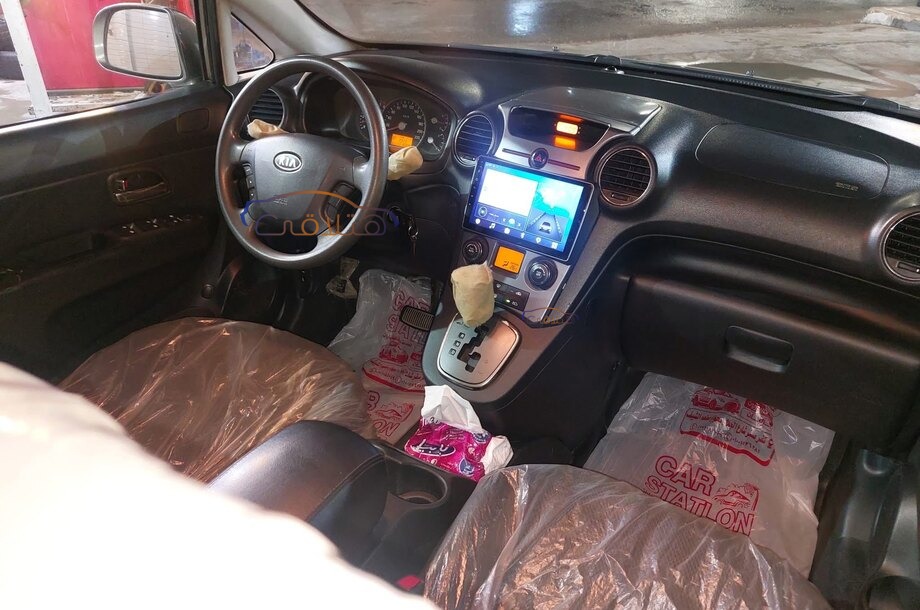 Carens Kia فضي