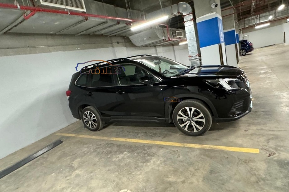 Forester Subaru أسود