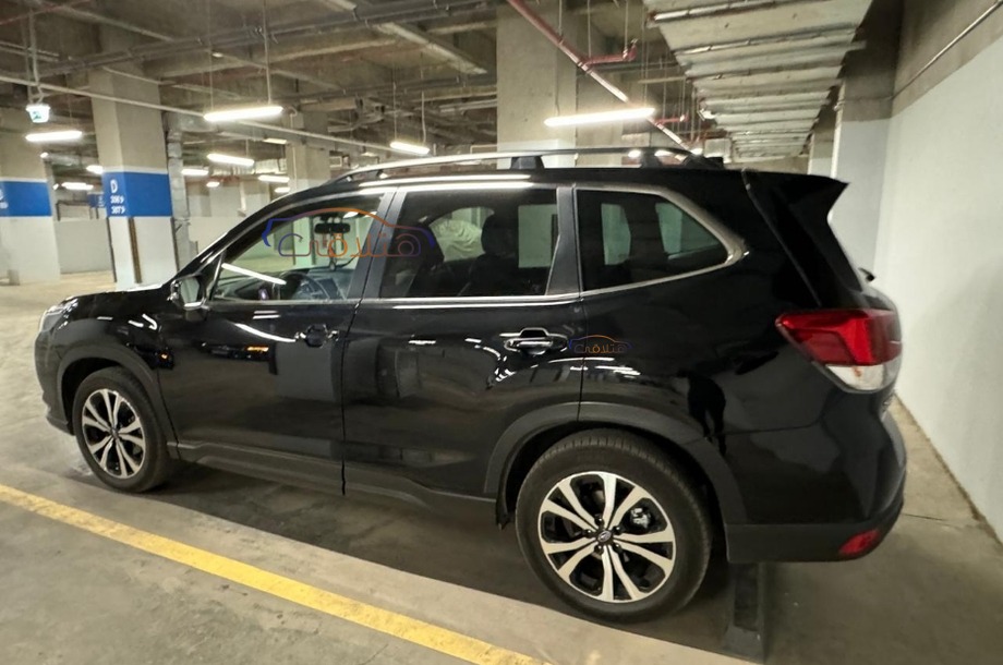 Forester Subaru أسود