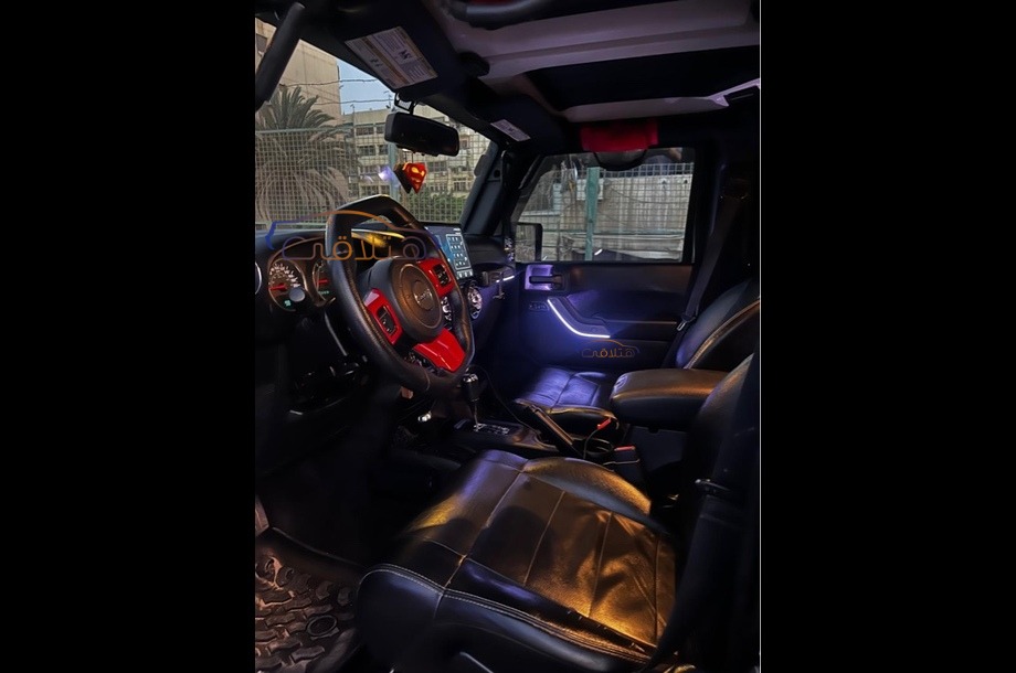 Wrangler Jeep أسود