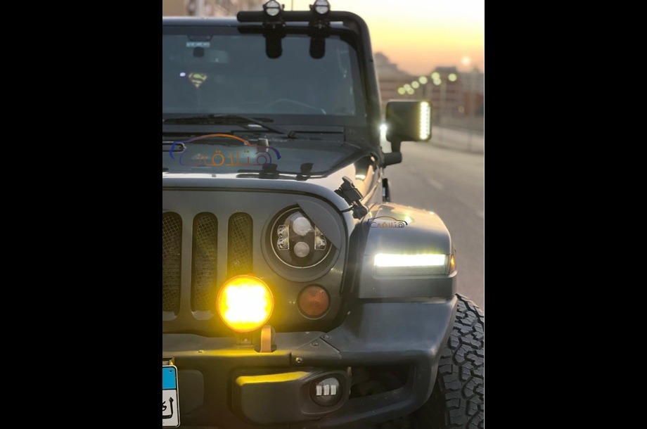 Wrangler Jeep أسود