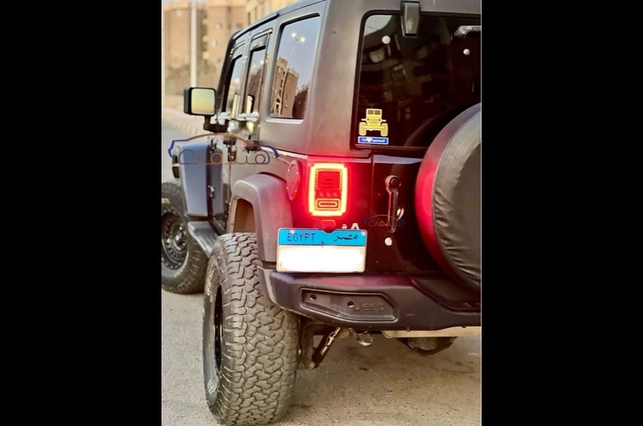 Wrangler Jeep أسود
