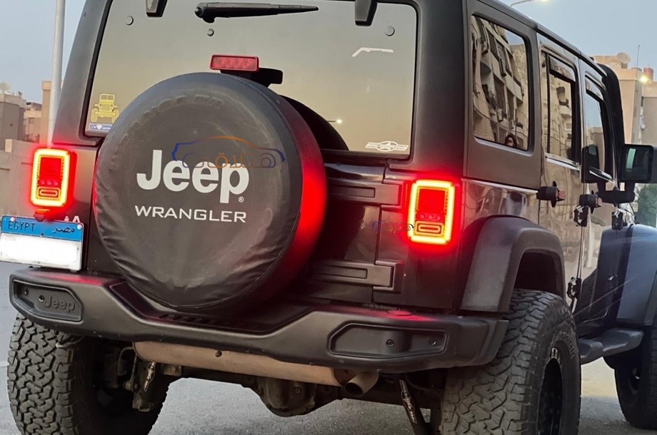 Wrangler Jeep أسود