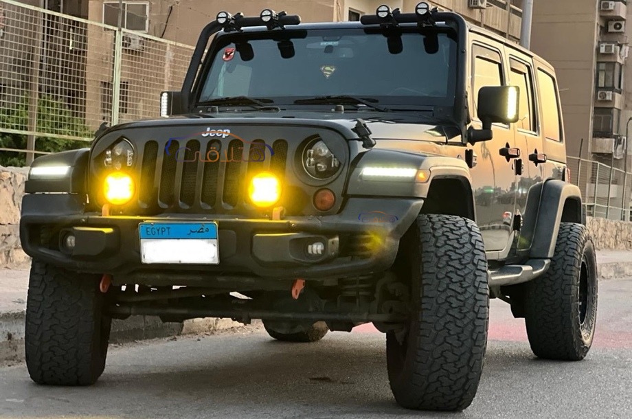 Wrangler Jeep أسود