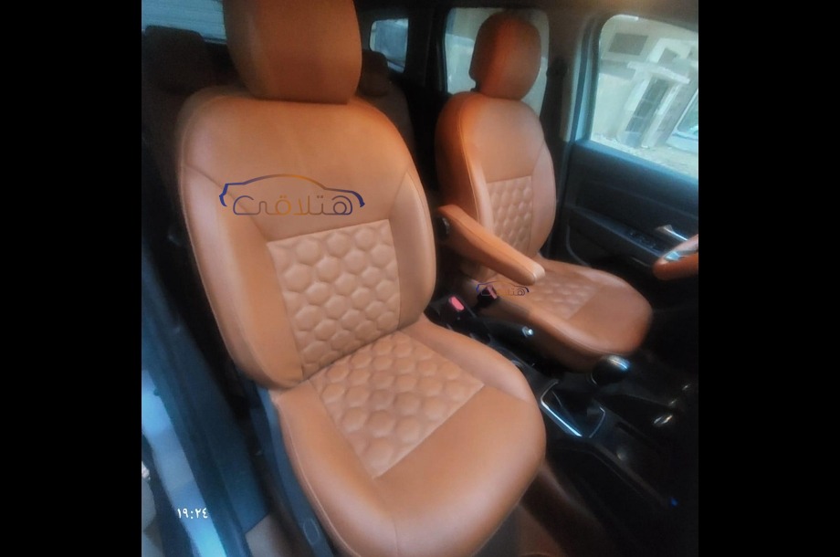 Duster Renault فضي