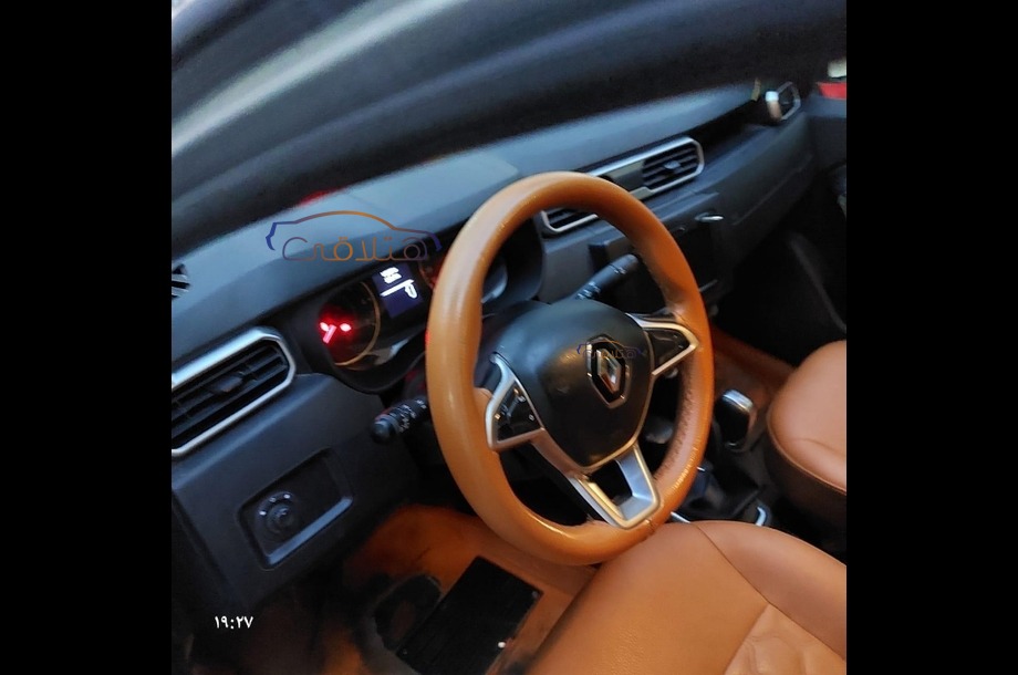 Duster Renault فضي