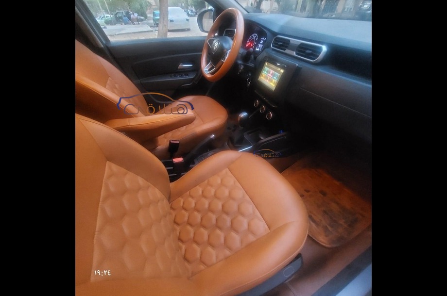 Duster Renault فضي