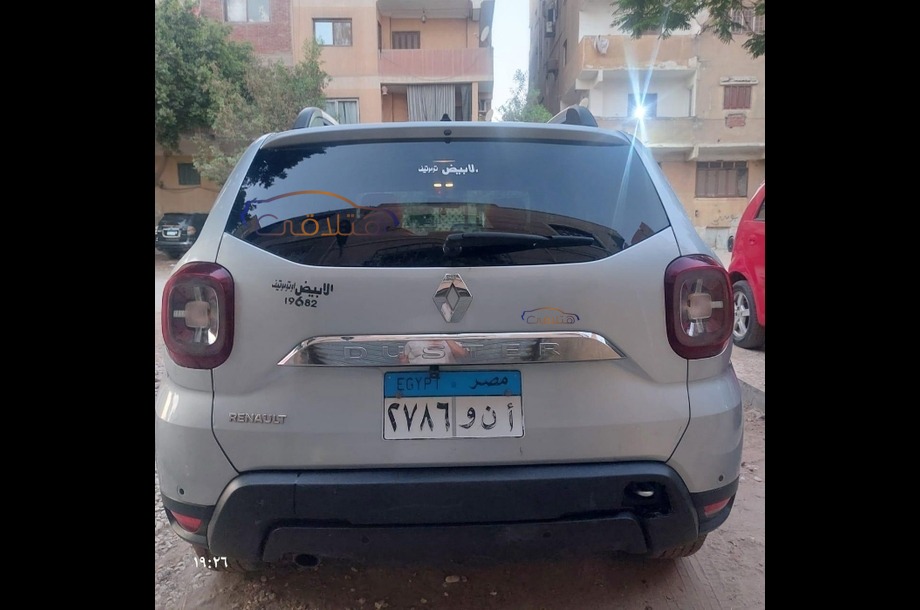 Duster Renault فضي
