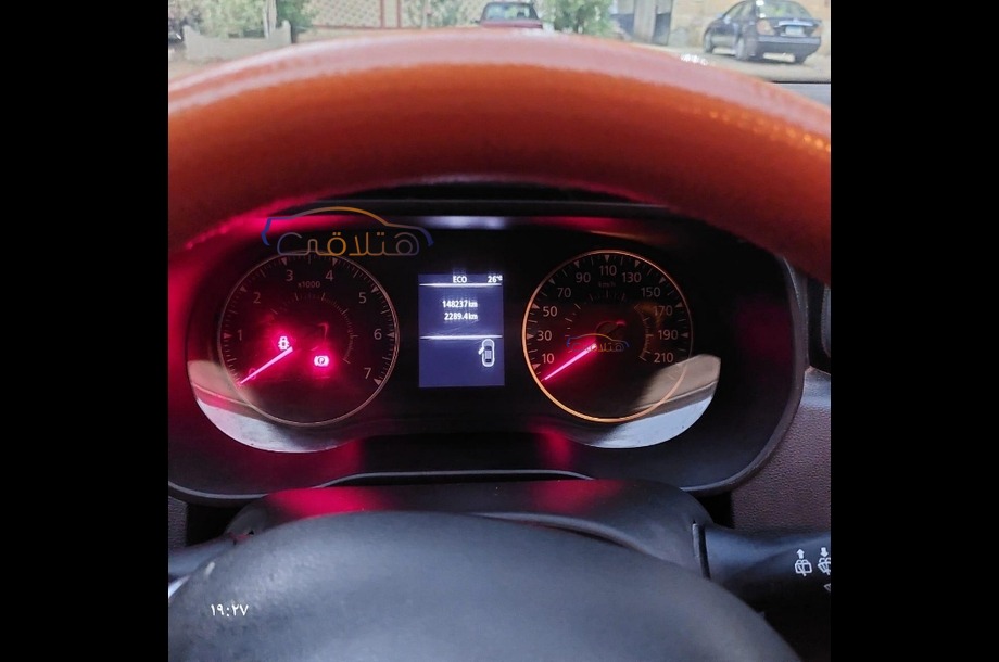 Duster Renault فضي