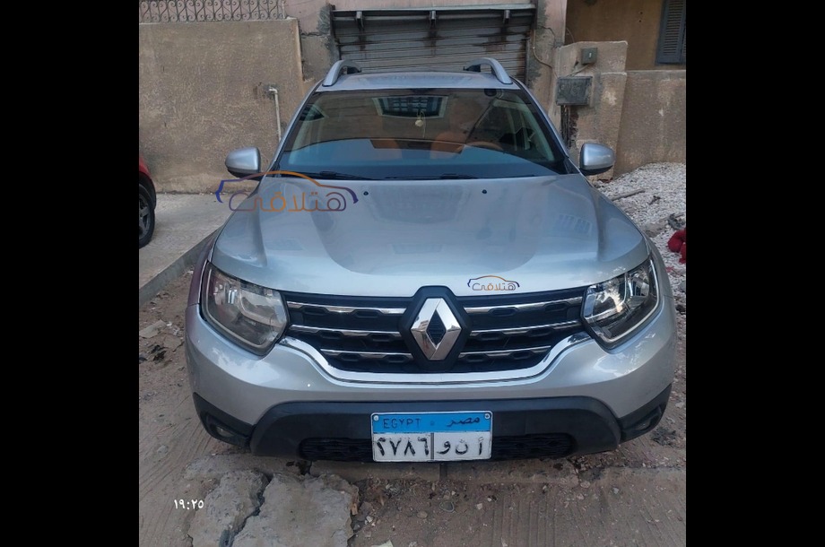 Duster Renault فضي