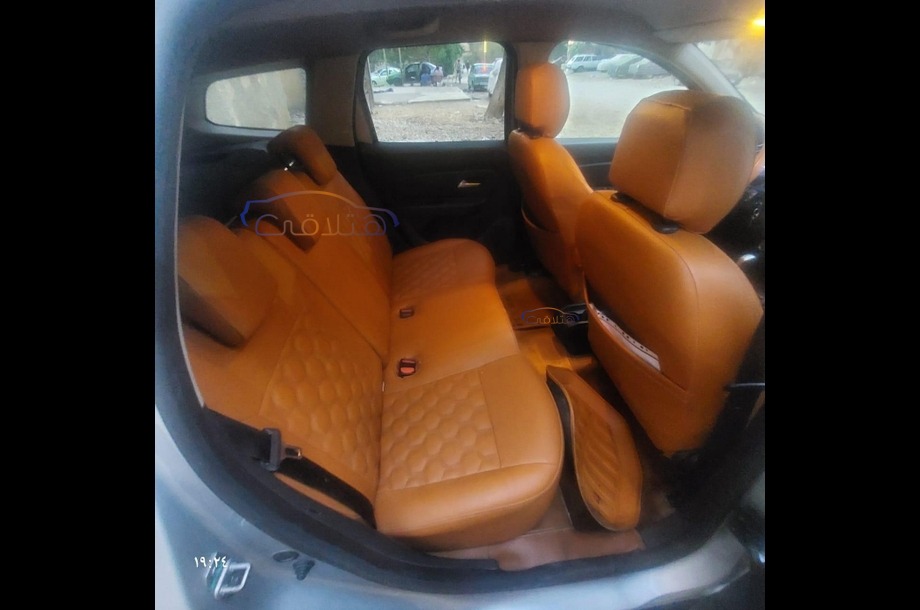 Duster Renault فضي