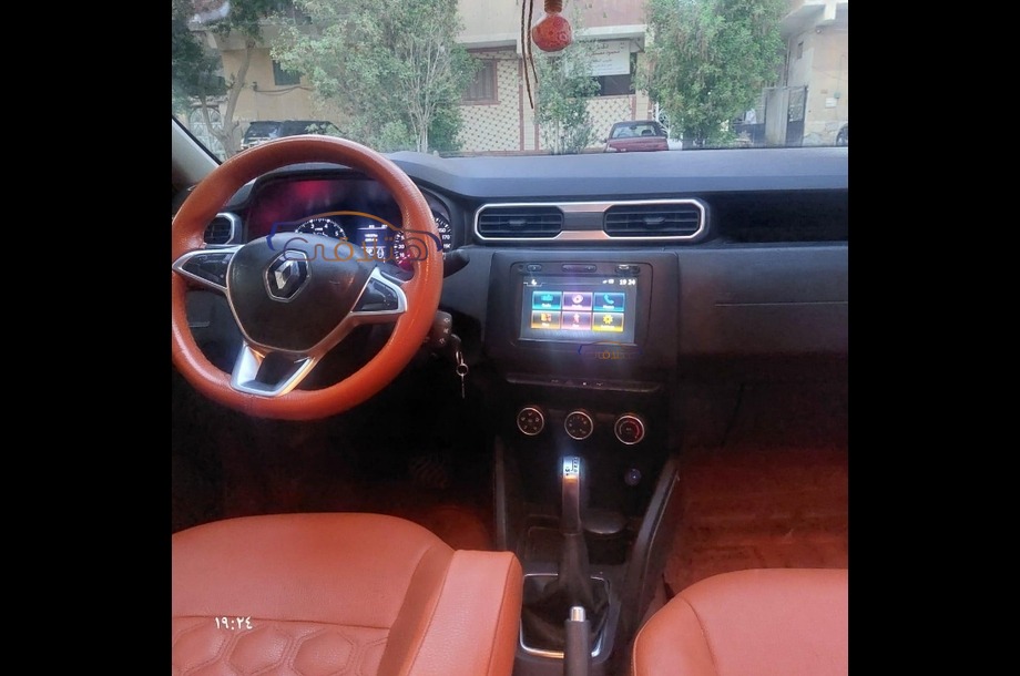 Duster Renault فضي