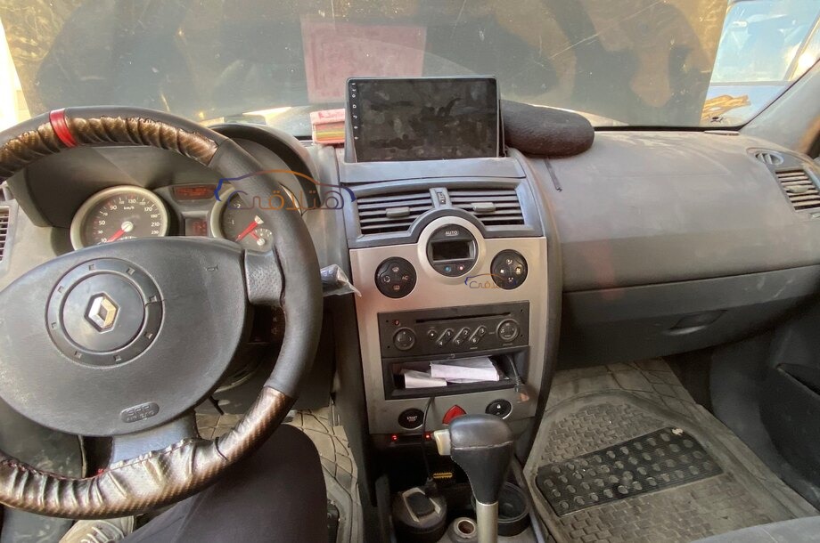 Megane Renault أسود