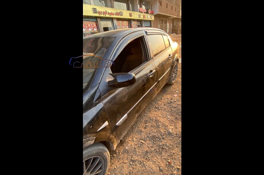 Megane Renault أسود