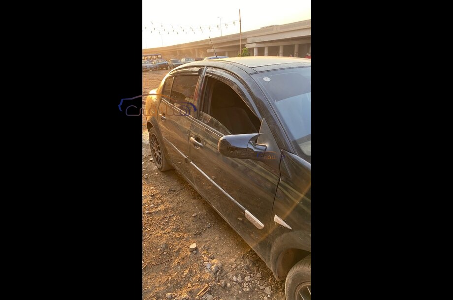 Megane Renault أسود