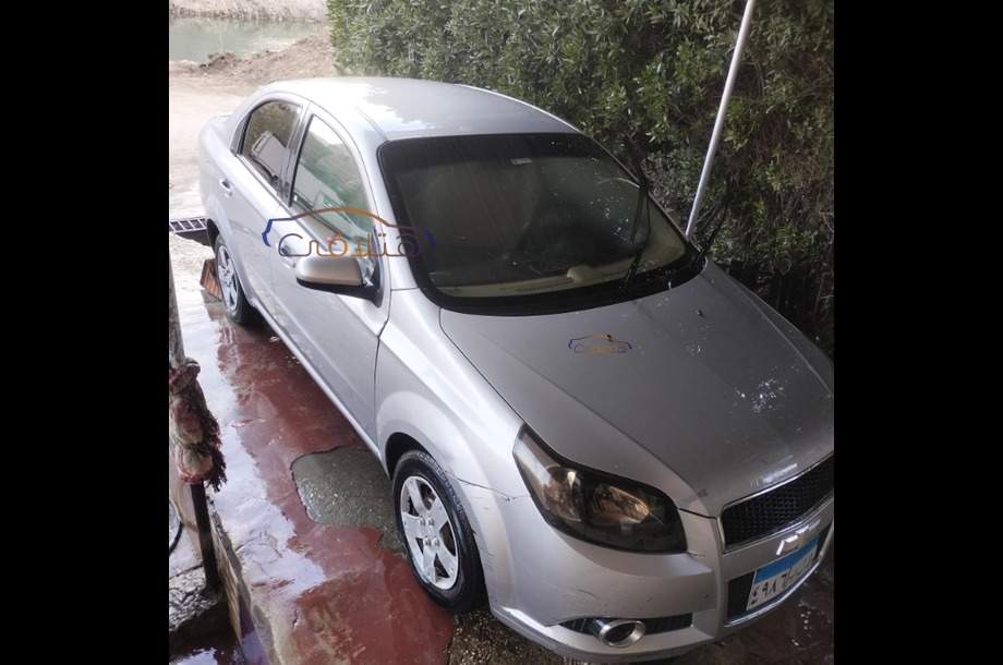 Aveo Chevrolet فضي