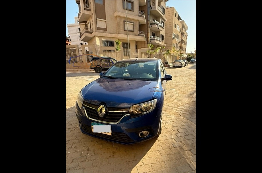 Sandero Renault أزرق