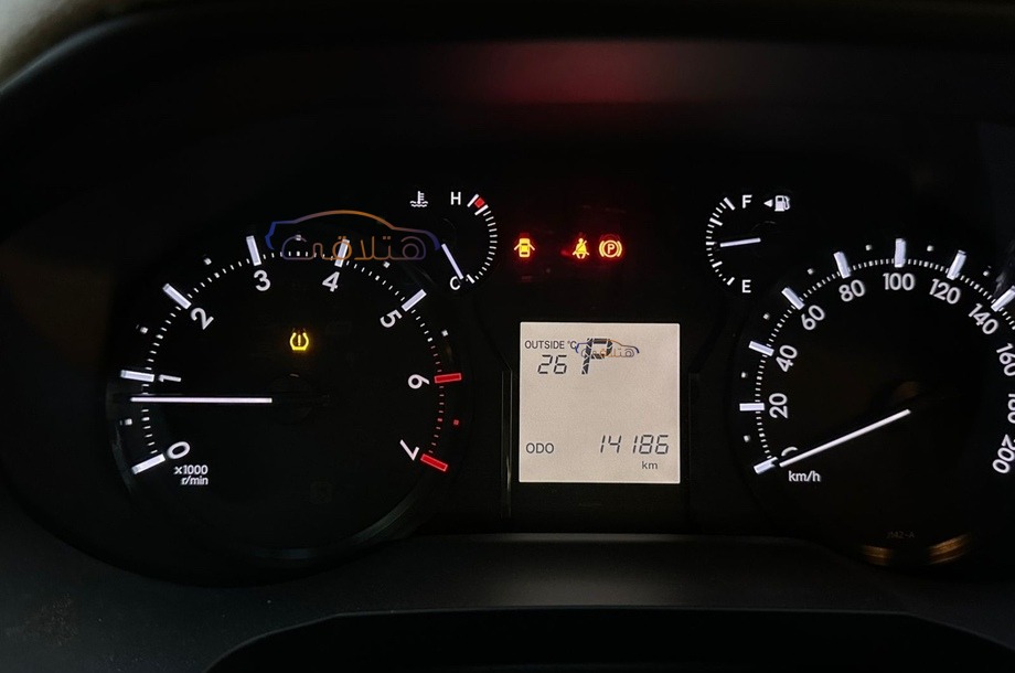 Land Cruiser Toyota أبيض