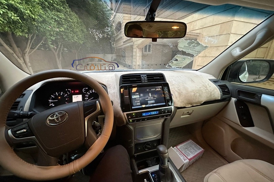 Land Cruiser Toyota White