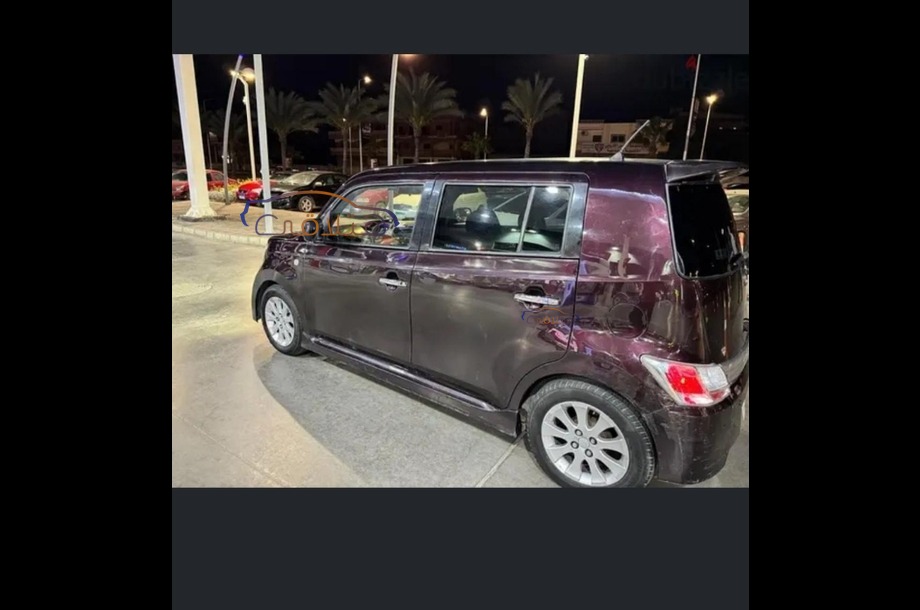 Materia Daihatsu احمر غامق