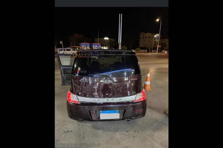 Materia Daihatsu احمر غامق