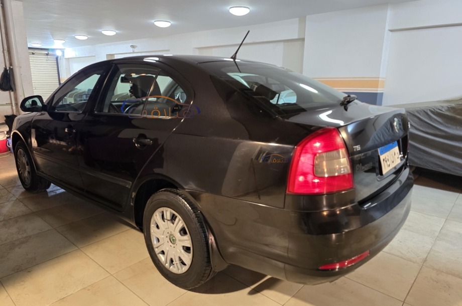 Fantasia Skoda أسود