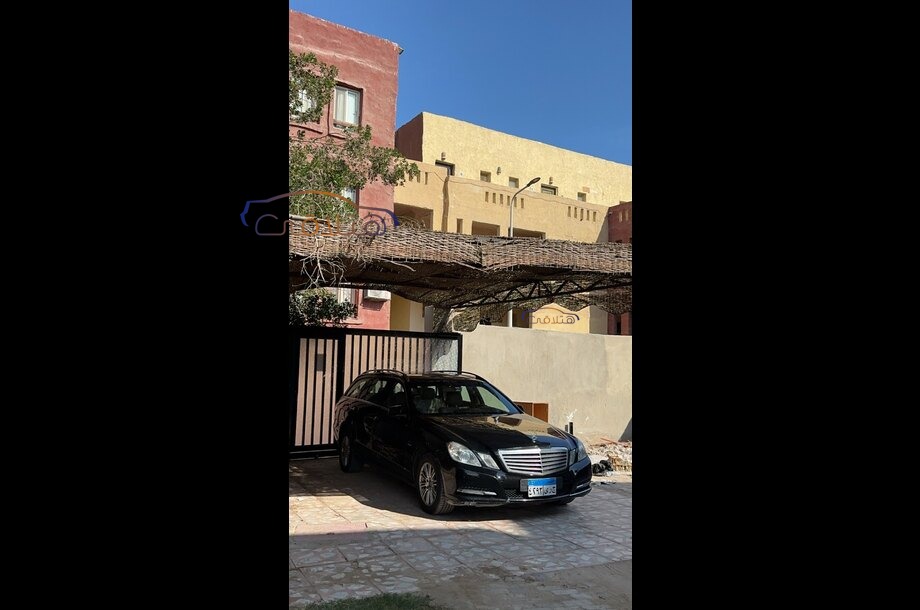 E 250 Mercedes أسود
