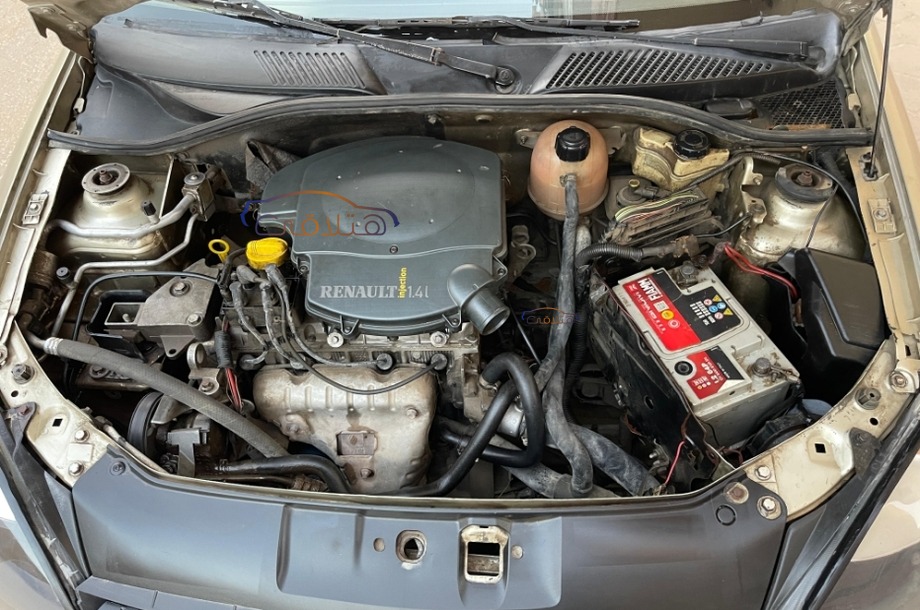 Clio Renault ذهبي