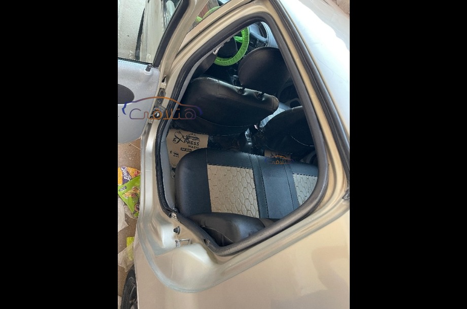 Clio Renault ذهبي