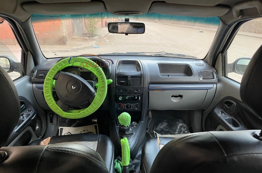 Clio Renault ذهبي