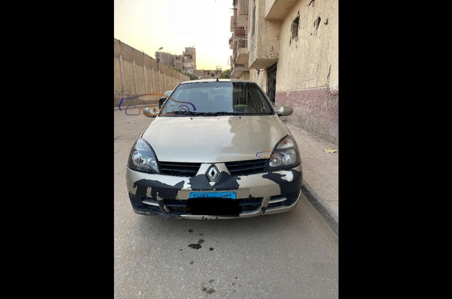 Clio Renault ذهبي