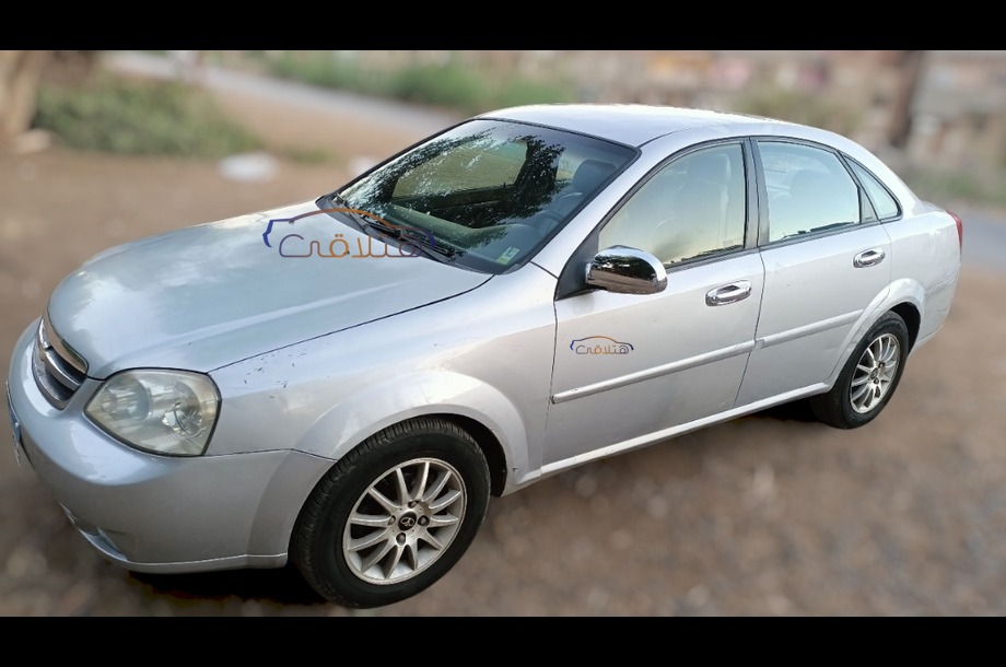 Optra Chevrolet فضي