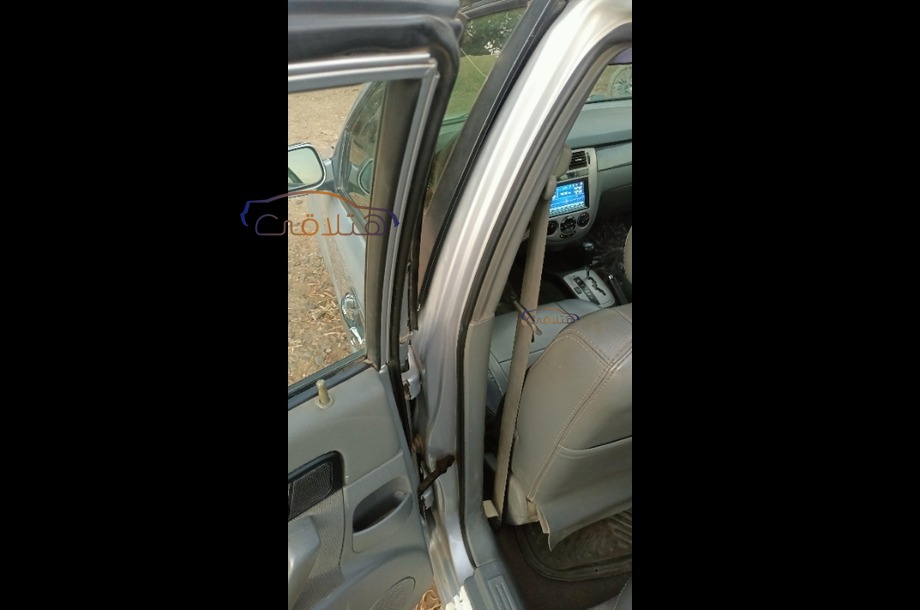 Optra Chevrolet فضي