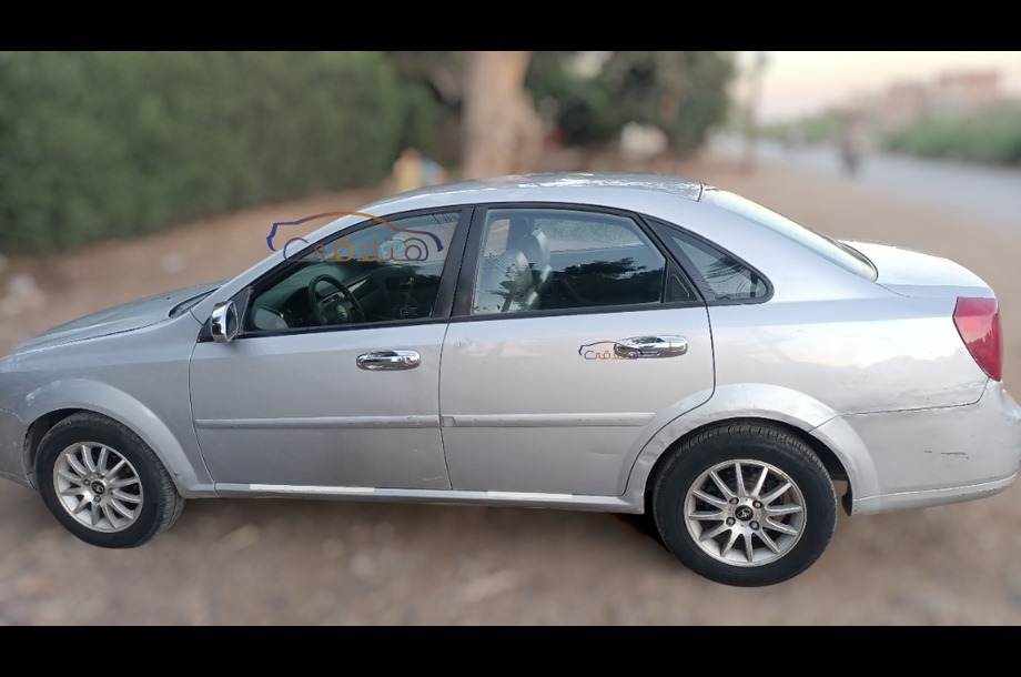 Optra Chevrolet فضي