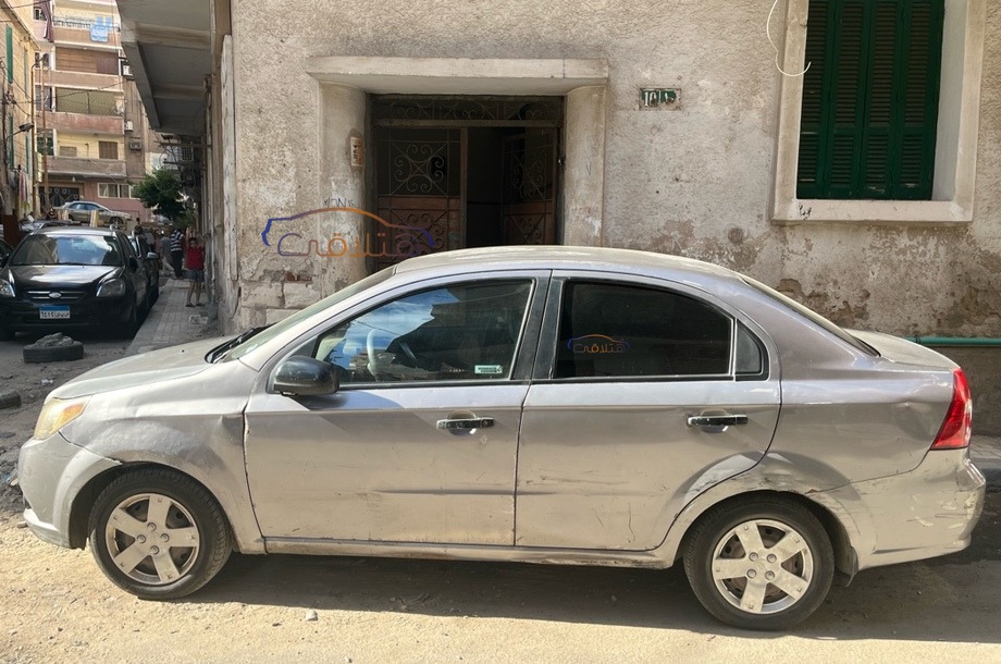 Aveo Chevrolet فضي