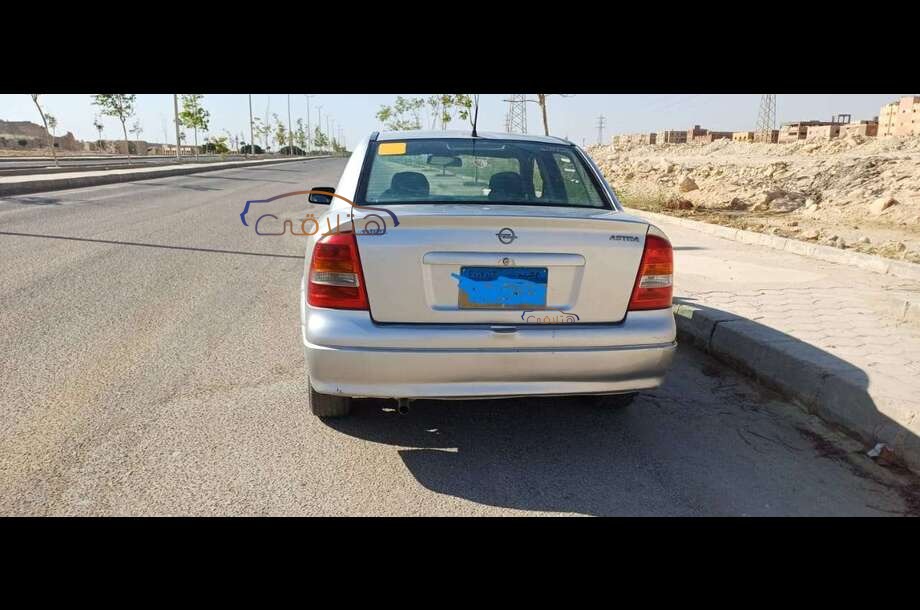 Astra Opel فضي