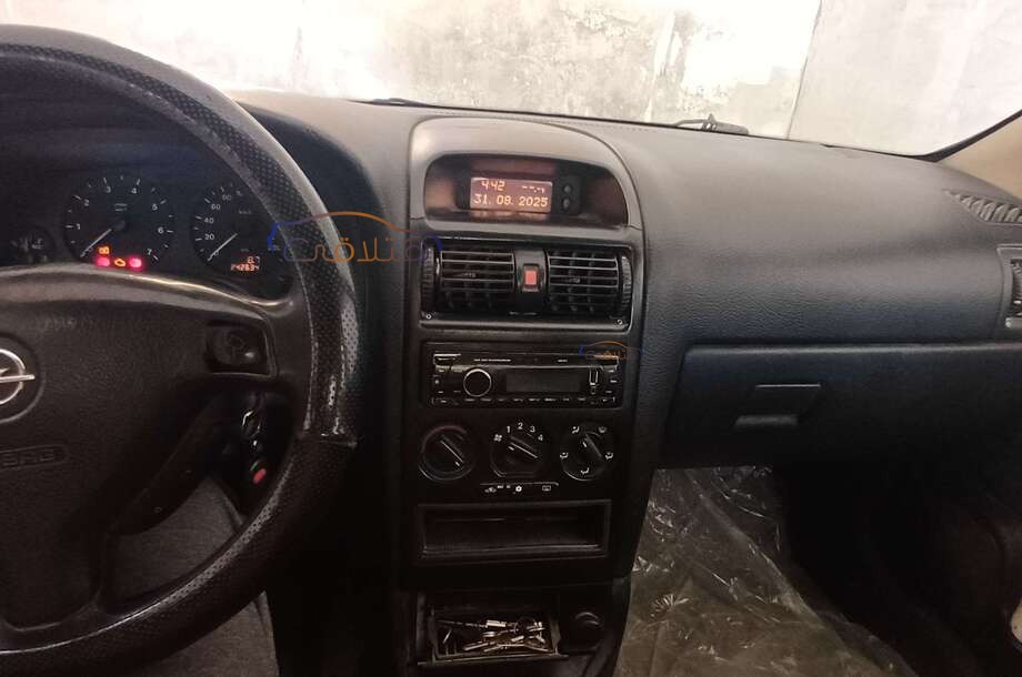 Astra Opel فضي