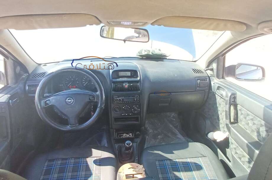 Astra Opel فضي