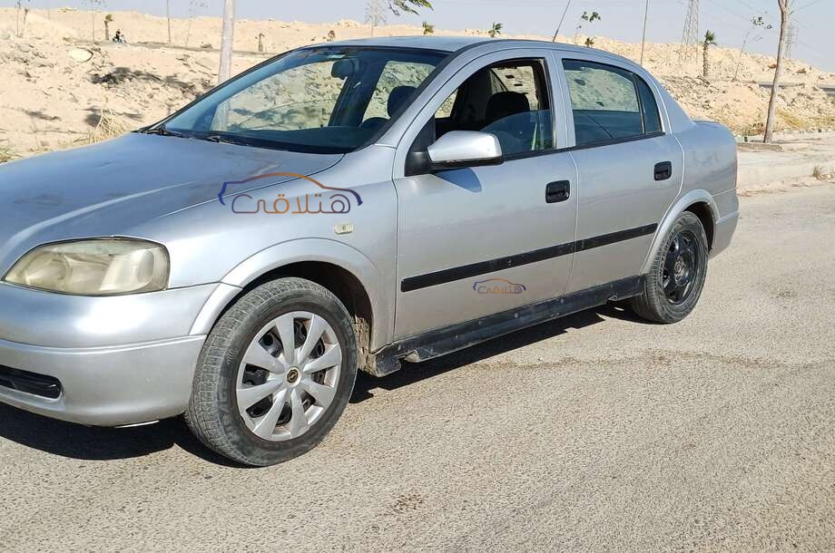 Astra Opel فضي