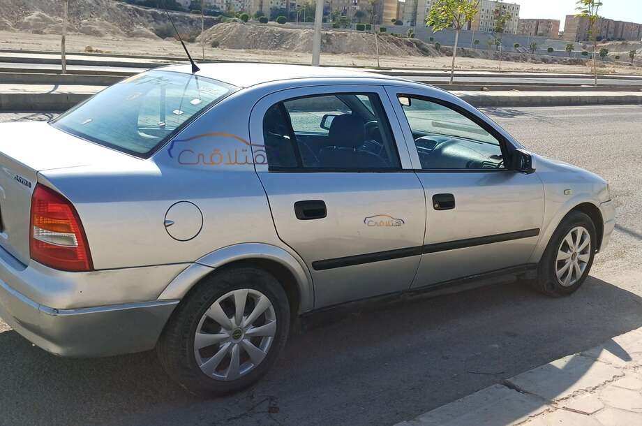 Astra Opel فضي